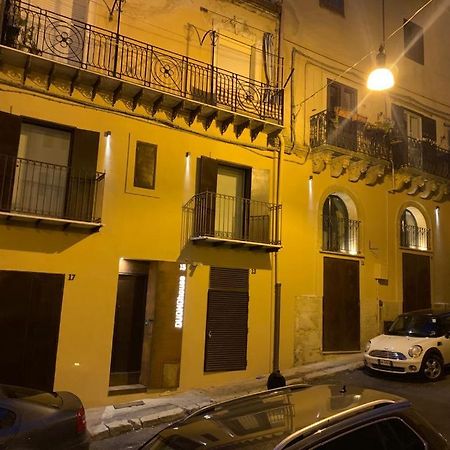 Duomo House Apartment Калтанисета Екстериор снимка